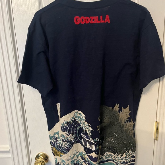 Men’s Gorilla Hokusai Wave T-Shirt. NWT and from Tokyo. - Picture 1 of 6